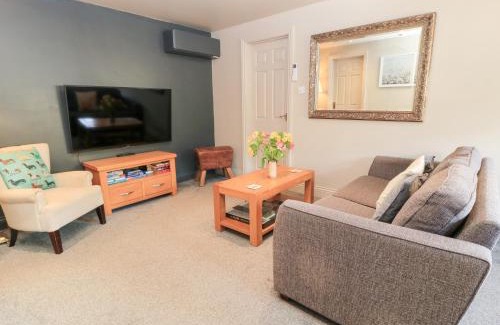 Crudwell House | Well Cottage