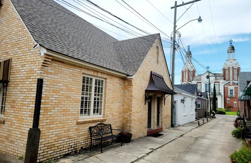 New Iberia House | Well-equipped 3BR/3BA with large common space in the heart of Historic Downtown