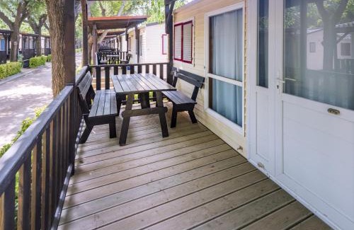 Blanes Ski Chalet | Well kept bungalow with veranda in Blanes