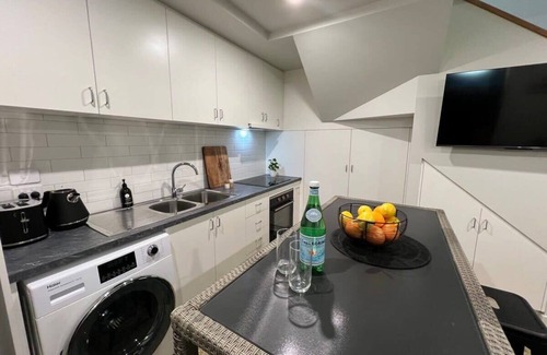 Devonport Apartment | Well located Apt with Loft Bedroom & Aircon