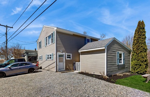 Boothbay Harbor House | Well-located, dog-friendly home - walk to footbridge & Barrett Park