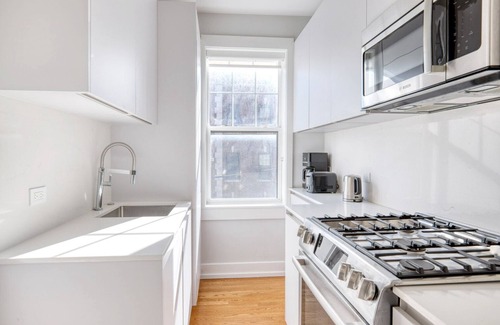 Agassiz Apartment | Well-Located Porter Square 1BR in Harvard Square