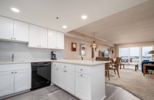 Midtown Ocean City Condo | Well maintained building ideally located at 58th Street. Great mid town location.