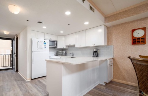 Midtown Ocean City Condo | Well maintained building ideally located at 58th Street. Great mid town location.