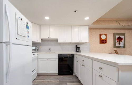 Midtown Ocean City Condo | Well maintained building ideally located at 58th Street. Great mid town location.
