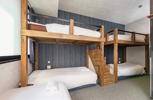 Motomatchi Hotel | Well Stay Namba 5 person room with bath/Osaka Ōsaka