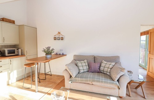 Cheshire West and Chester Cottage | WELL VIEW COTTAGE, luxury holiday cottage, with a garden in Tarporley
