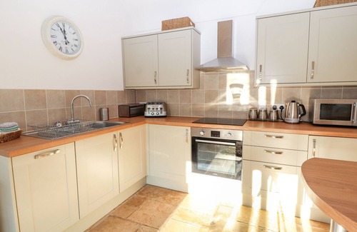 Cheshire West and Chester Cottage | WELL VIEW COTTAGE, luxury holiday cottage, with a garden in Tarporley