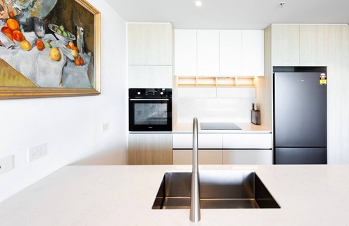 Moonee Ponds Apartment | Wellness and Style - 2BR Apartment with Pool, Hot Tub and Gym