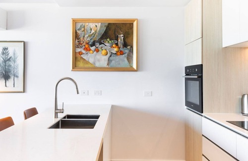Moonee Ponds Apartment | Wellness and Style - 2BR Apartment with Pool, Hot Tub and Gym