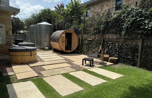 West Lake Hills House | Wellness Lux Oasis 4BR-Pool/Sauna/Cold Plunge in Westlake-min drive to DT Austin