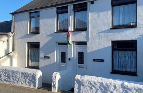 Llithfaen Cottage | Welsh cottage with spectacular views, suits family