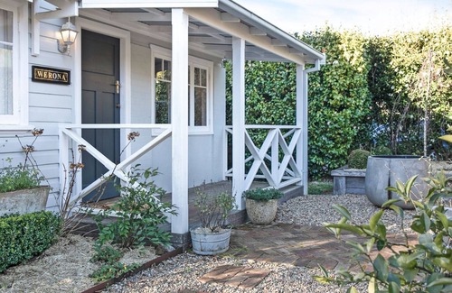 Burrawang Cottage | Werona Cottage – enchanting home