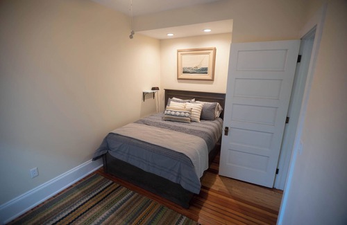 Ohio City Apartment | West 28th Ohio City Apartment. Steps away from W. 25th Street & West Side Market