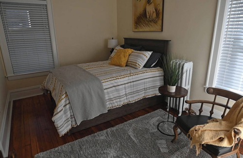 Ohio City Apartment | West 28th Ohio City Apartment. Steps away from W. 25th Street & West Side Market