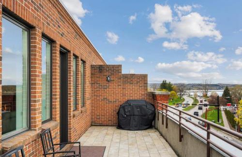 Traverse City Apartment | West Bay Overlook in Downtown TC