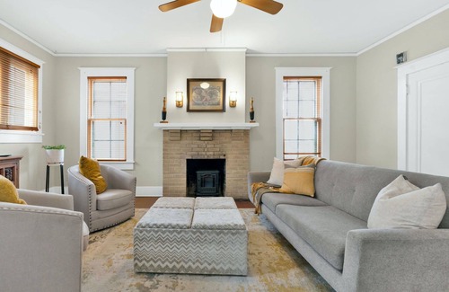 West Campus House | West Campus Charm – Private 2 BDR Retreat Close to UT! Walk to Shopping & Dining