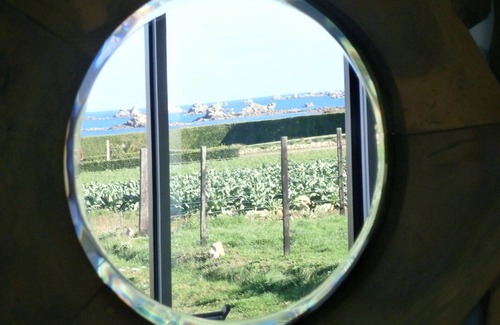 Santec House | West cape; 100m beach; Batz island view;jacuzzi;wifi.