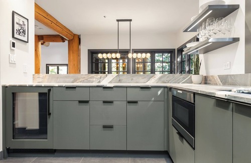 Nordic Estates House | ❄︎West Coast Haven at Taluswood❄︎ | NEW Luxury 4BR Ski In/out | Private Hot Tub & Garage