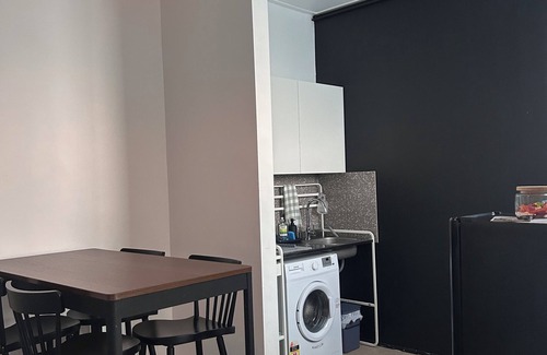 Toowong House | WEST HUB. Private Infrared Sauna only 3km to city & more! New reno, loft style!