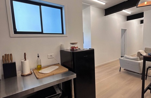 Toowong House | WEST HUB. Private Infrared Sauna only 3km to city & more! New reno, loft style!