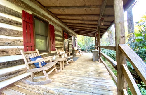 Todd Cabin | West Jefferson - Enjoy WiFi, Creek, Firepit & Deer.