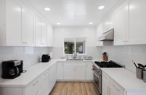 Westchester House | West LA 4BR/2BA furnished home