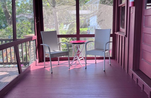 Canandaigua Cottage | West Lake Cottages offers summer camp style buildings for 7, 130’ waterfront
