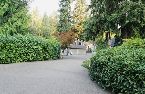 Everett House | West Lake Stevens Hideaway on .7 acre with outdoor firepit and fenced backyard