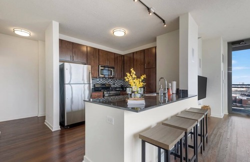 Downtown Chicago Apartment | West Loop Luxe 2BR: Balcony, Skyline Views