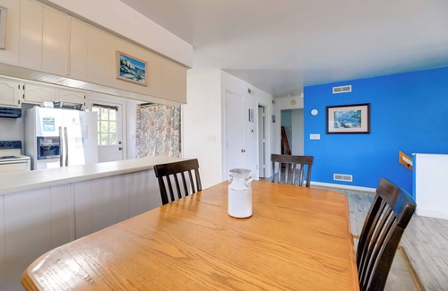 Emerald Isle Condo | 'West of the Moon' Ocean Apt w/Beach Access!