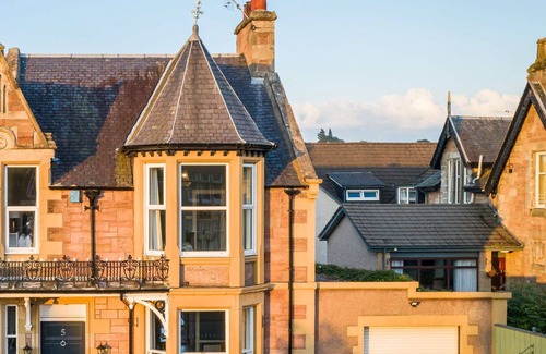 Inverness House | West Of The Ness - 5 Bedroom City Centre home
