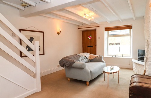 Chipping Norton Cottage | WEST STREET PLACE, pet friendly, with a garden in Chipping Norton