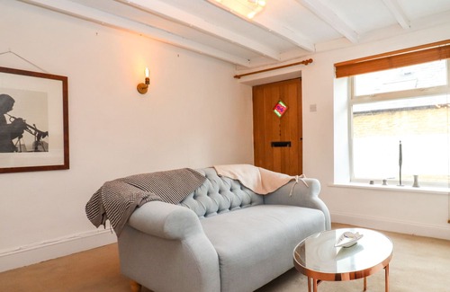 Chipping Norton Cottage | WEST STREET PLACE, pet friendly, with a garden in Chipping Norton