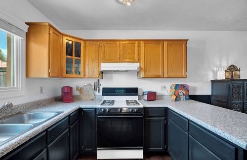 West University Apartment | West University art-partment 1 bedroom bungalow!