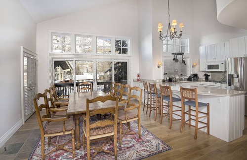Intermountain House | West Vail Home | Steps to Bus | 5 Mins to Vail Village | Stephen's Park