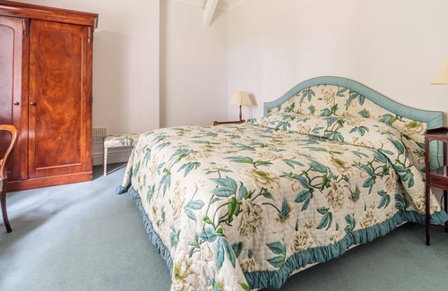 Douglas Cottage | West View - a holiday cottage that sleeps 3 guests in 2 bedrooms