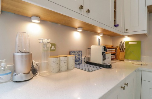 Feltwell Cottage | WEST VIEW, family friendly, character holiday cottage in Feltwell