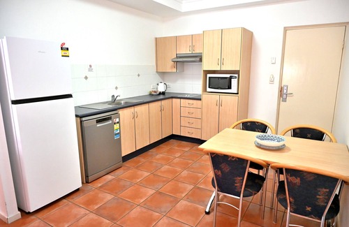 Emerald Hotel | Western Gateway Motel and Apartments