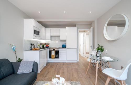 Addison Apartment | Westfield Apartment 2 Bedroom near Notting Hill