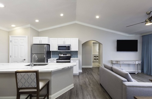 Hollister Hotel | Westgate Branson Lakes Resort