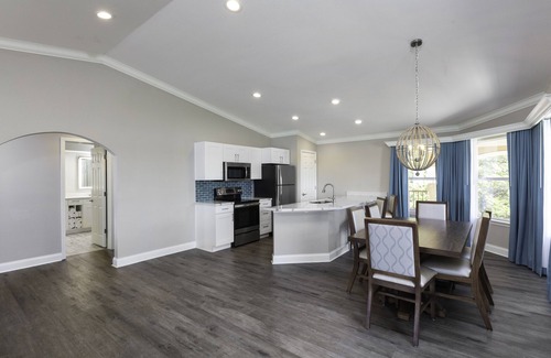 Hollister Hotel | Westgate Branson Lakes Resort