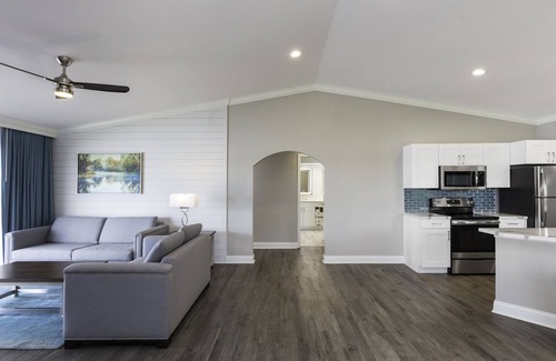 Hollister Hotel | Westgate Branson Lakes Resort