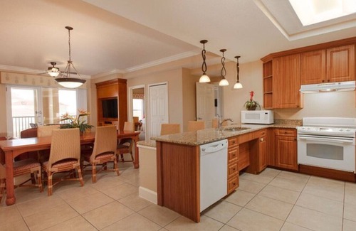 West Kissimmee Apartment | Westgate Town centre, Full Kitchen 1 bed/1 sofa, Dining Tables Cls to Disney