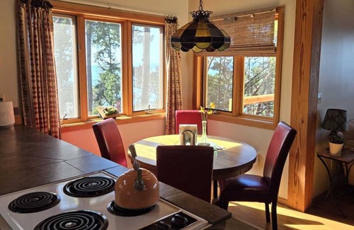 Friday Harbor Cottage | WESTSIDE Ocean View Vacation Home HOT TUB, available YEAR ROUND