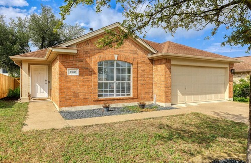 Pflugerville House | WeWelcome you to our 3 bedroom house w heated Pool