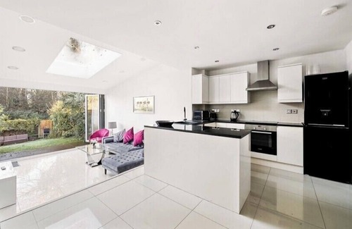 Weybridge House | Weybridge House