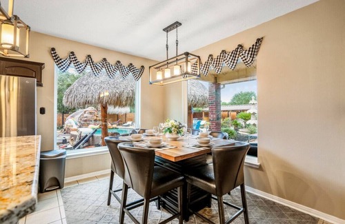 Alvin Apartment | WF- Luxury 5BR w/Casita Pool Hot Tub Tiki Bar
