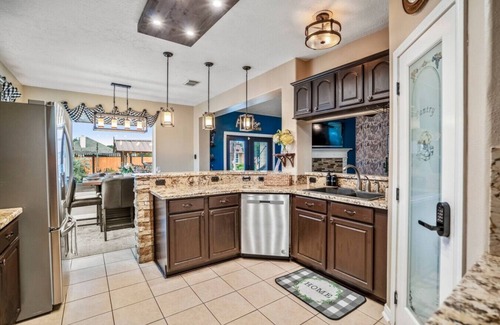 Alvin Apartment | WF- Luxury 5BR w/Casita Pool Hot Tub Tiki Bar