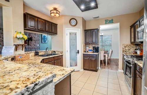 Alvin Apartment | WF- Luxury 5BR w/Casita Pool Hot Tub Tiki Bar